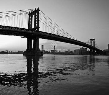 Puente de Manhattan al amanecer