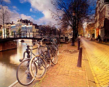 Bicicletas en el Canal de Amsterdam
